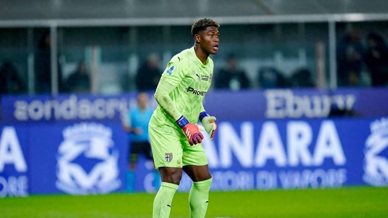 开云入口-23岁日本国门获英超豪门青睐？媒体称“已展开行动”