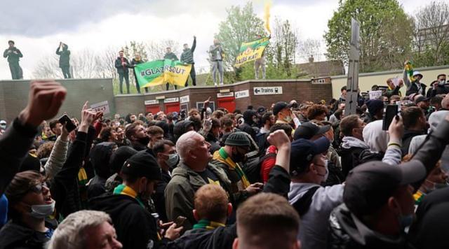 开云入口-打砸！飞弹！老特拉福德“美丽风景线”令谁蒙羞？