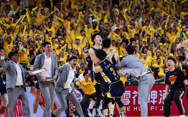 开云中国-广东绝杀收获三大奇兵！王牌后卫砍23+6重返巅峰，两锋线完成救赎